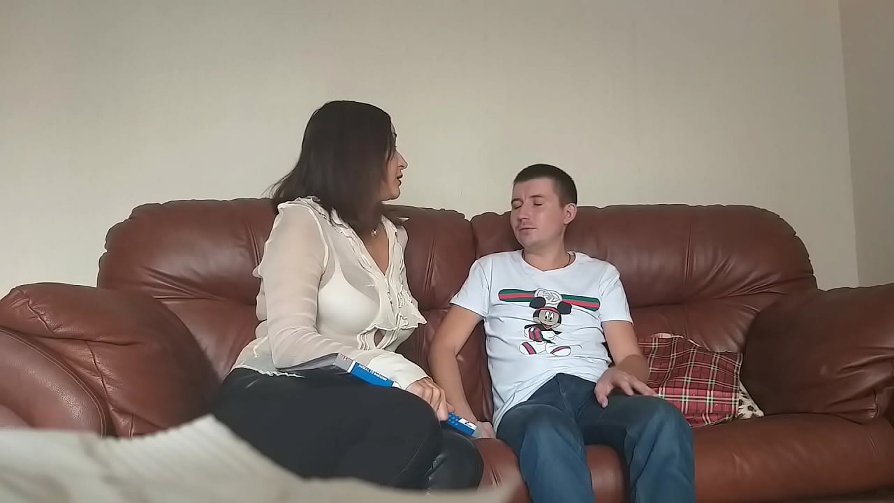 Kautrīga skolniece izdrāzusi nepieradināmo skolotāju (Milf Alina Tumanova)