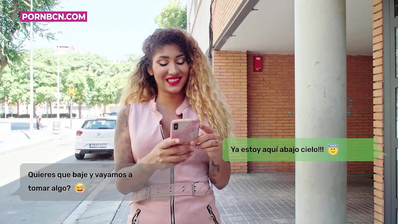 Neticīgā sieva gatavojas kārtīgi izdrāzt savu jauno mīļāko, kamēr viņas vīrs strādā. Latīņamerikāniete ar krūtīm un lielu pakaļu. Venēra Afrodīte.