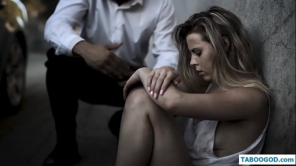 Kinky stāsti: bezpajumtniece pusaudze